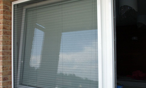 Plissierte Insektenschutzgitter für Fenster mit der Bezeichnung POS 18