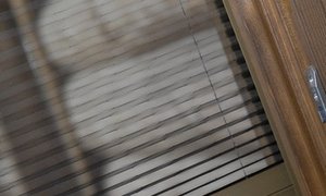 Plissierte Insektenschutzgitter für Fenster mit der Bezeichnung POS 18